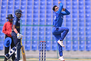 Sharafuddin Ashraf (1/50) on his delivery stride