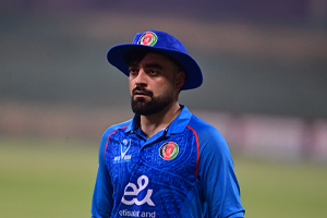 راشد خان در بازی نخست ۳ ویکیت کسب نمود و توانست در بازی های یکروزه بین المللی ۲۰۰ ویکیت تکمیل نماید