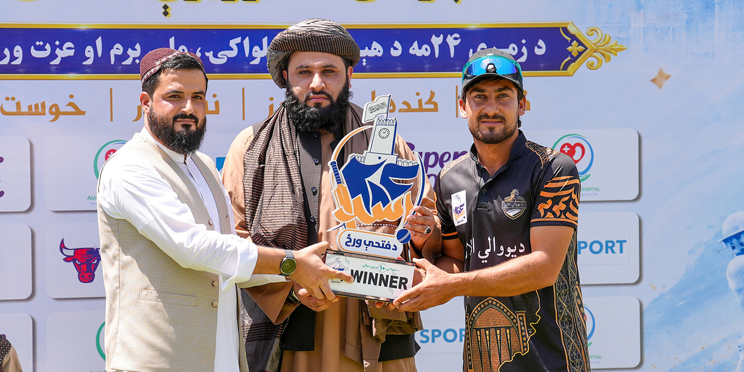 بازی ۱۰ آوره روز استقلال با پیروزی تیم قهرمانان همبستگی به پایان رسید
